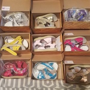Toddler 👧🏽 size 6 Sunsands